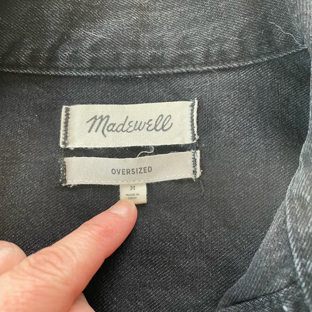 SOLD Madewell | The Oversized Trucker Jean Jacket in
Washed Black | Medium - Picture 8 of 13